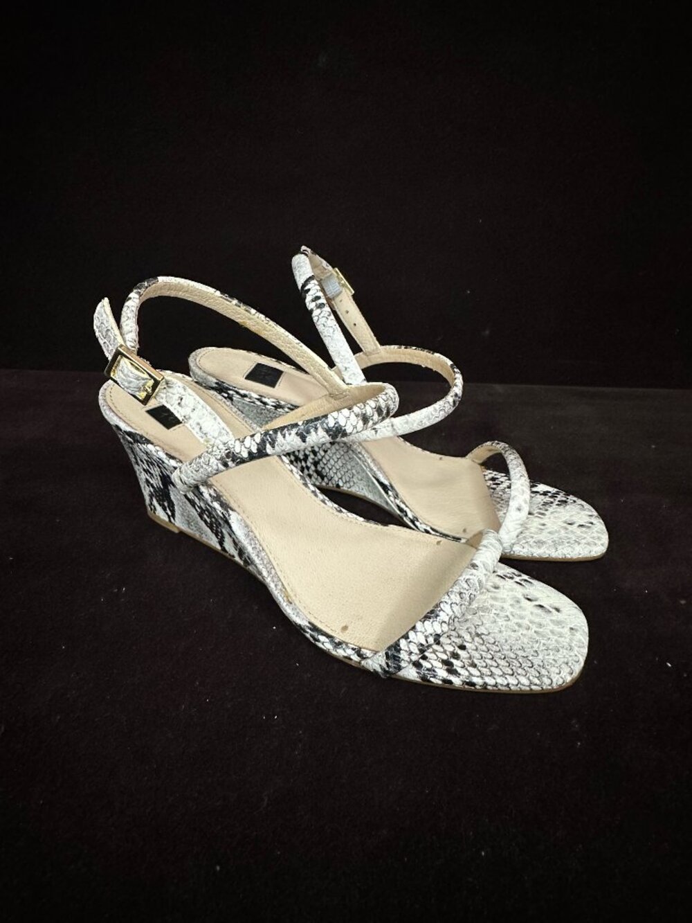 Louise et Cie Snakeskin Print Strappy Wedge Sandals Size 7M / 37.5
